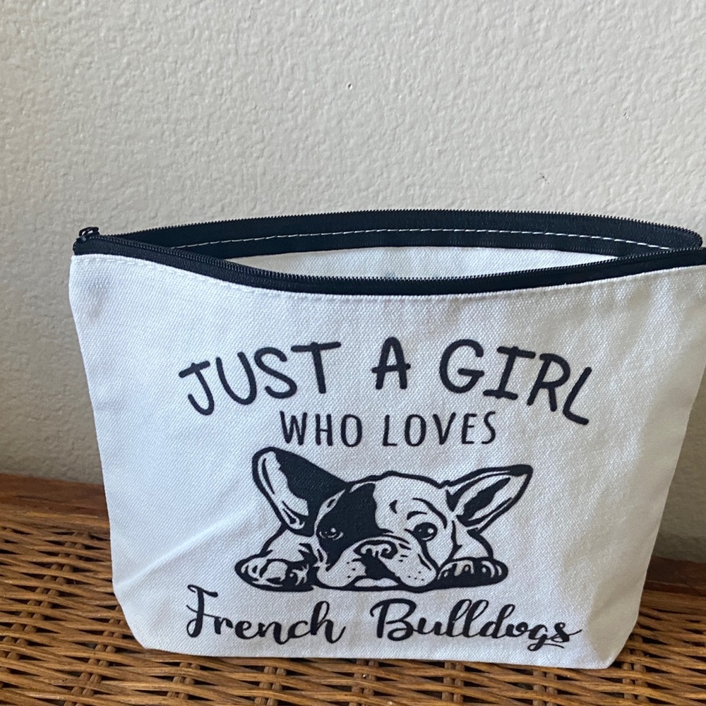 5/$10❤️White Canvas Make Up Bag Bulldog “JUST A GIRL WHO LOVES BULLDOGS